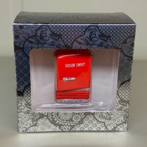 Dancing Round Kitchen In the Refrigerator Light Ornament TAYLOR SWIFT IN HAND